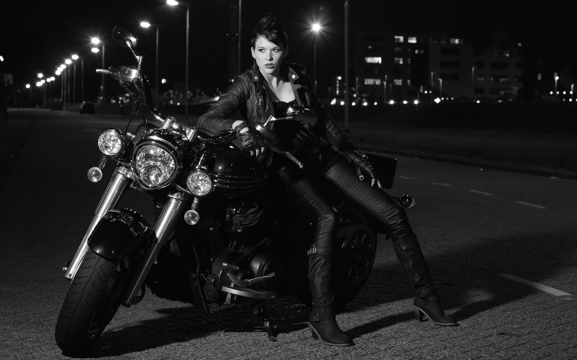 Photo Beautiful girls and motorcycles in Tskhinval