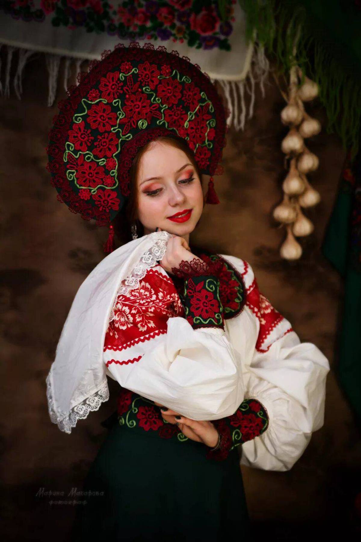 Women in Slavic costumes underwear in Tskhinval