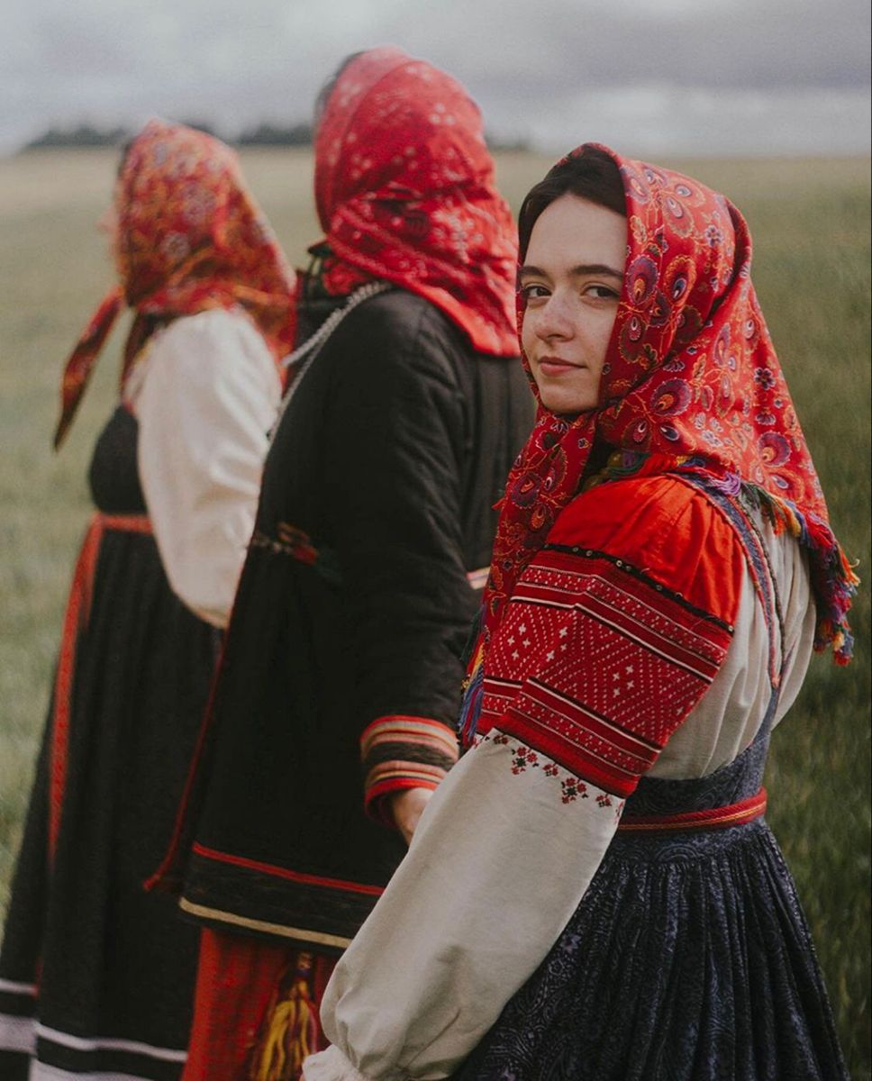 Women in Slavic costumes in Tskhinval