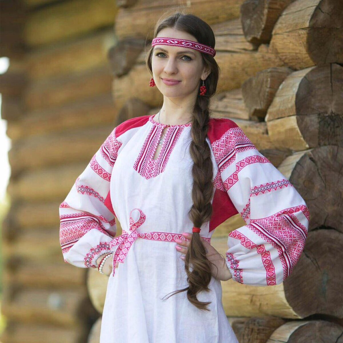 Girls in Slavic costumes in Tskhinval