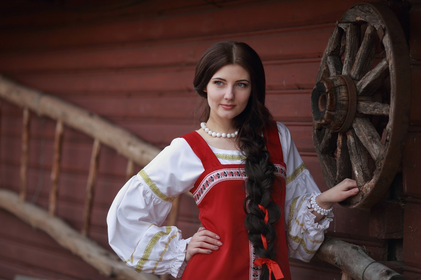 Girls in Slavic costumes in Tskhinval