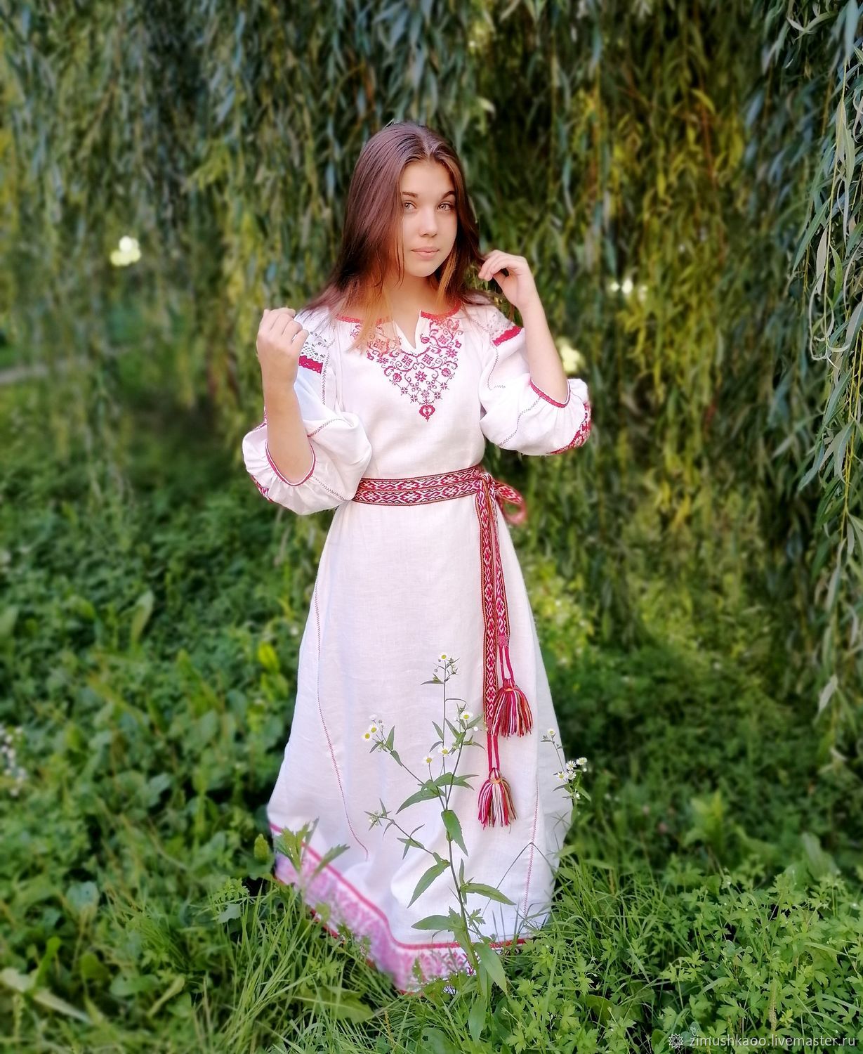 Girl Girls in Slavic costumes in Tskhinval